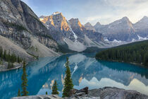 Canada, Banff National Park, Valley of the Ten Peaks, Moraine Lake. Jamie and Judy Wild / Danita Delimont von Danita Delimont