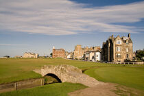 Swilcan Bridge on 18th hole at St Andrews Golf Course, Scotland. Bill Bachmann / Danita Delimont von Danita Delimont