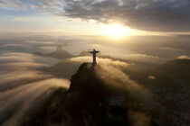 Art Deco statue of Jesus (Cristo Redentor) on Corcovado mountain in Rio de Janeiro, Brazil. Peter Adams / Danita Delimont von Danita Delimont