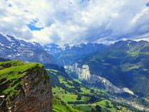 Sonnentreppen ins Lauterbrunnental von Ulrike Ilse Brück