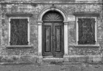 alter Hauseingang in Kroatien, old house entrance in Croatia von Heike Loos