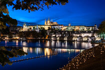 Prag Karlsbrücke bei Nacht  by elbvue