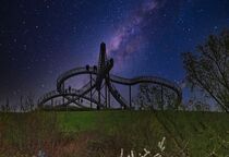 Tiger and Turtle bei Nacht by Edgar Schermaul