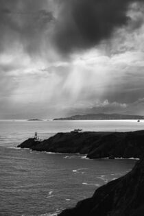 Howth Cliffs, Dublin, Ireland - black and white von Michal Dziedziak