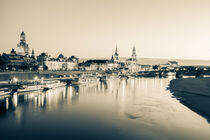 Dresden mit der Frauenkirche am Abend - Monochrom von dieterich-fotografie