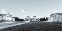 Königsplatz in München am Abend - monochrom by dieterich-fotografie