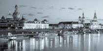 Dresden mit der Frauenkirche am Abend - monochrom by dieterich-fotografie