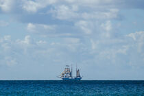 Segelschiff am Horizont by René Lang