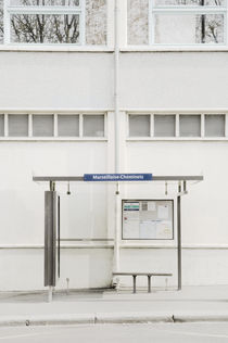 Bus Stop in Paris, France. von Tom Hanslien