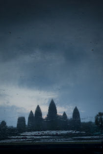 Angkor Wat - Portrait Reflection von Russell Bevan Photography