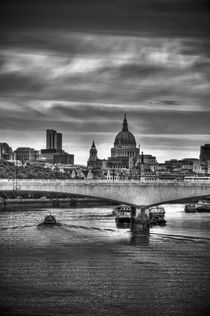 London. The City of London. Skyline and River Thames. von Alan Copson