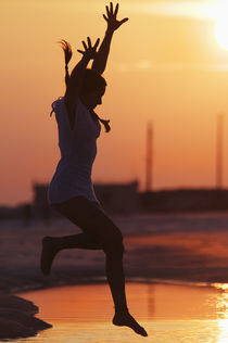 Young Woman, Inspiration at Sunset von Melissa Salter