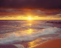 USA, California, San Diego.  Sunset over the Pacific Ocean at Sunset Cliffs von Danita Delimont