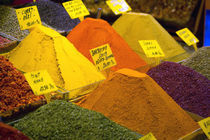 Spices in the Spice Market, Istanbul Turkey von Danita Delimont