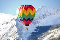 Noth America,USA,Colorado,Mt. Crested Butte,Hot Air Balloons In the Blue Sky von Danita Delimont