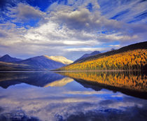 Dramatic sunset colors over Kintla Lake in Glacier National Park, Montana von Danita Delimont