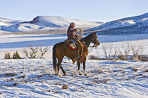 Cowboy riding a horse on the range on The Hideout Ranch in Shell Wyoming.   von Danita Delimont