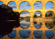 Pont du Gard, Gardon River, Gard, Languedoc, France Roman aqueduct von Danita Delimont