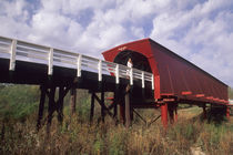 Beautiful Woman on Roseman Bridge in Madison County Iowa von Danita Delimont