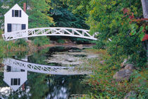 NA, USA, Maine.  Bridge over pond in Somesville. von Danita Delimont