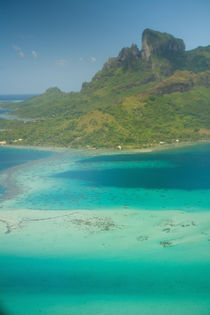 Aerial view on Air Tahiti flight from Huahini to Bora Bora, Society Islands von Danita Delimont