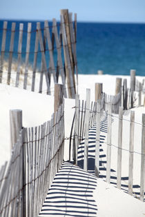 Beach Fence and Ocean von Christopher Seufert