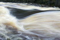 Water rushing on Rapid River, close up, Minnesota, USA. von Panoramic Images