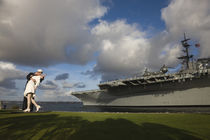 Sculpture Unconditional Surrender with USS Midway aircraft carrier von Panoramic Images