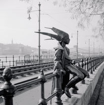 Statue on a railing von Panoramic Images