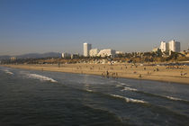 Tourists on beach with buildings in the background von Panoramic Images