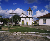 Crucifix in front of a church, Diamantina, Minas Gerais, Brazil von Panoramic Images