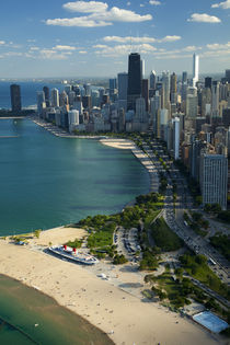 Aerial view of a city, Lake Michigan, Chicago, Cook County, Illinois, USA 2010 von Panoramic Images