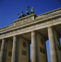 Low angle view of a memorial gate, Brandenburg Gate, Berlin, Germany von Panoramic Images