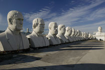 Busts of US presidents on display in a park, Houston, Texas, USA von Panoramic Images
