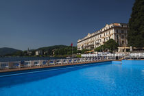 Swimming pool in a hotel von Panoramic Images