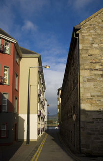 A blend of Old and New Buildings in narrow lanes von Panoramic Images