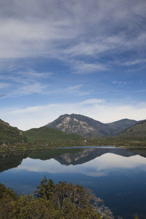 Reflection of mountains in a lake von Panoramic Images