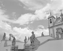 Low angle view of statues in front of a church von Panoramic Images