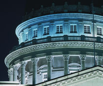 Low angle view of the dome of a government building von Panoramic Images