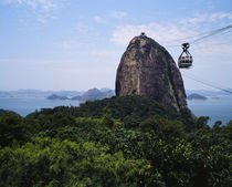 Overhead cable car towards a rock formation von Panoramic Images