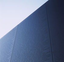 Low angle view of a memorial, Vietnam Veterans Memorial, Washington DC, USA von Panoramic Images