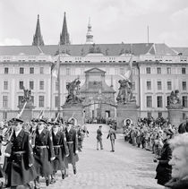 Group of soldiers marching von Panoramic Images