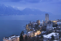 High angle view of buildings on a lakeside, Lake Geneva, Montreux, Switzerland von Panoramic Images