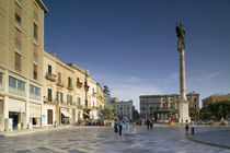 Tourists at a town square, Piazza San Oronzo, Lecce, Apulia, Italy von Panoramic Images
