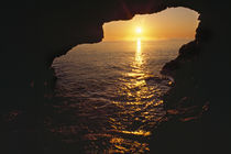 View Of Ocean Sunrise From Inside Anenome Cave von Panoramic Images