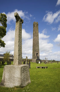 Round Tower and High Cross von Panoramic Images