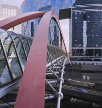 Footbridge towards an office building, La Defense, Paris, France von Panoramic Images