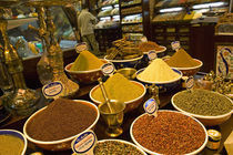 Assorted spices at a market stall, Istanbul, Turkey von Panoramic Images