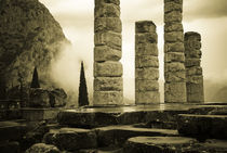 Mist shrouded Delphi by Erik Schmitt