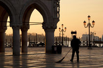 Piazza San Marco in the Morning Hour, Venice, Italy von Richard Susanto